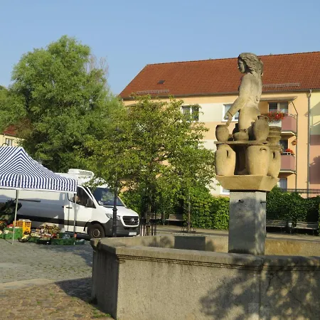 Апартаменты Ferienwohnung Am Markt Бад-Мускау